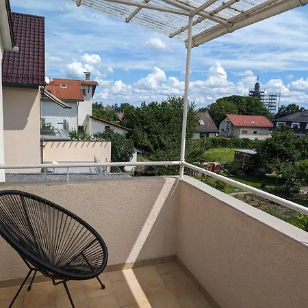 Апартаменты Sonnige Kunstwohnung