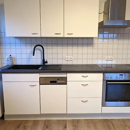 Sonnige Kunstwohnung Апартаменты *